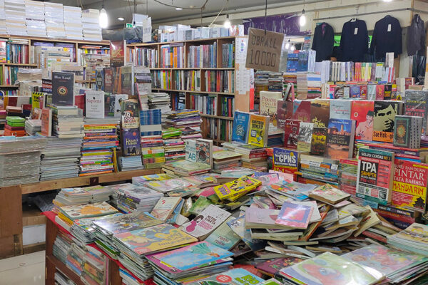 Bursa Buku Blok M Square