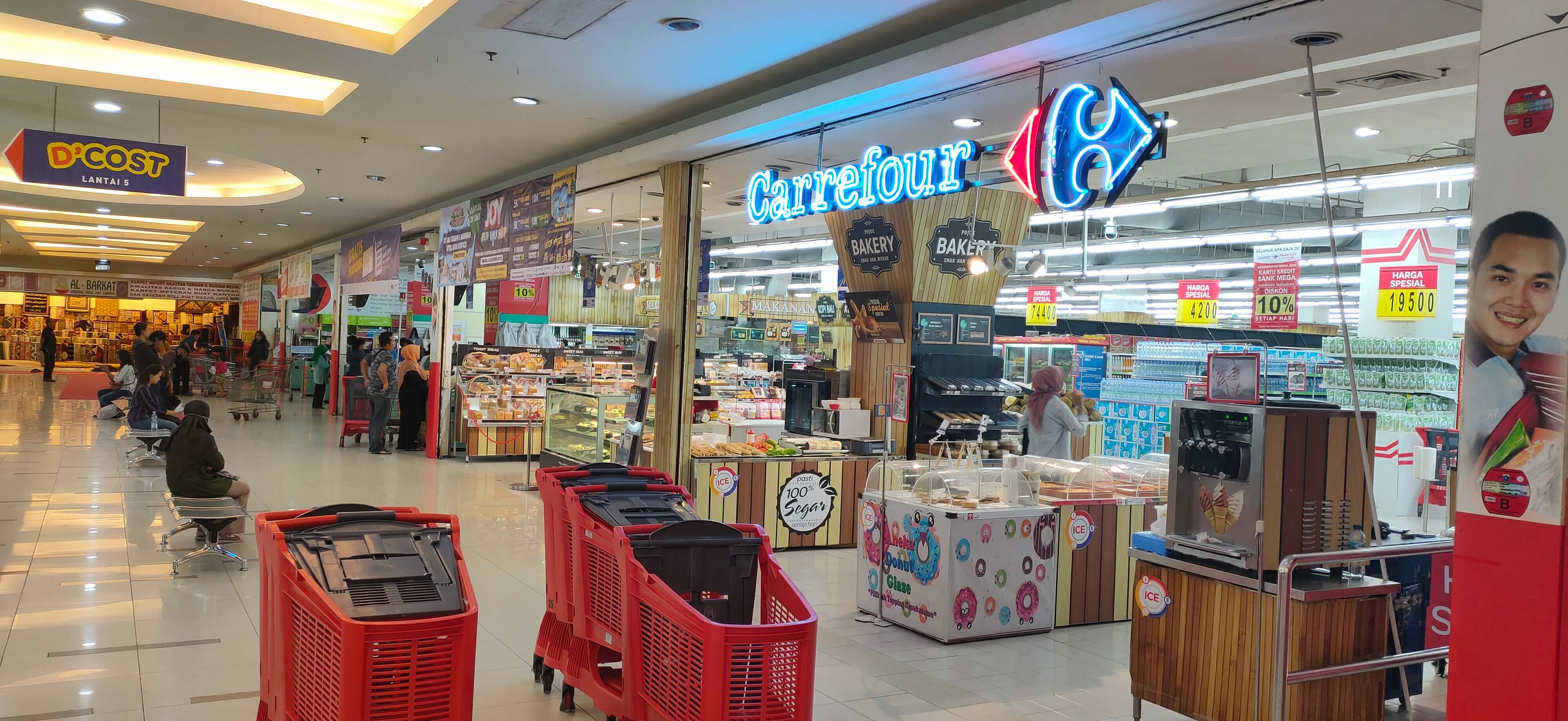 Carrefour TransMart - BLOK M SQUARE